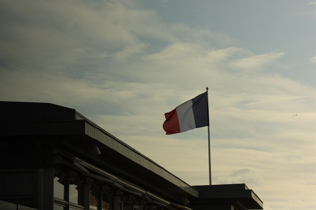 IMG_3117.JPG - Respecter les couleurs, vert,orange,rouge , mettre le clignotant à droite ( marche mieux que celui de gauche), et rouler de concert au régulateur.High way to hell.