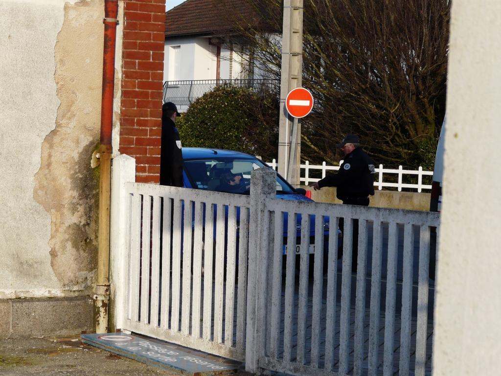 P1060512.JPG - Mais , il ne fallait pas faire n'importe quoi cette année.