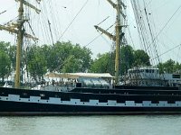 4  Il est hors de proportion.