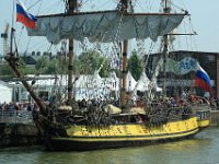 IMG 9104  Le Shtandart (« Étendard » en russe) est la réplique d&#39;une frégate russe du XVIIIe siècle, navire amiral du Tsar Pierre le Grand.