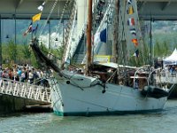 IMG 9249  Avec l’Étoile, elle participa à la Seconde Guerre mondiale dans les Forces navales françaises libres et les 2 goélettes arborent légitimement le pavillon de beaupré à la croix de Lorraine, (d&#39;autres bâtiments de la marine nationale arborent aussi ce pavillon de beaupré mais seulement parce qu&#39;ils reprennent le nom d&#39;un bâtiment ayant appartenu aux FNFL).