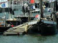 IMG 9261  Pen Duick est le nom du premier bateau d&#39;Éric Tabarly, un voilier de type ancien qui appartenait auparavant à son père. Ce fut également le nom de ses différents voiliers, de Pen Duick II à Pen Duick VI, avant l&#39;avènement du sponsoring. Ce nom signifie en breton (la graphie est francisée, l&#39;orthographe correcte étant Penn Duig) « petite tête noire » (pen : tête, du : noir, et ick est la marque du diminutif). C&#39;est ainsi que l&#39;on désigne les mésanges noires.