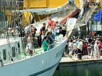 IMG 9274  Ancien navire baleinier norvégien des mers polaires arctiques, jusque dans les années 1940, il devient un navire de charge entre l&#39;Asie et l&#39;Amérique.Il est racheté en 1998 par les frères Bruinsma et à nouveau transformé. L’Artémis subit d&#39;importants travaux pour devenir un navire de plaisance pouvant contenir 35 stagiaires et 100 invités. Il possède 16 cabines (doubles ou triples).
