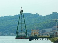 IMG 9381  la grue en amont de la ville. On prend une navette pour traverser la seine.