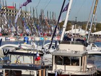 voillier5  L’Atlantique s’est formé il y a 180 millions d’année par l’éloignement des plaques tectoniques de la Pangée, une expansion qui perdure à raison de deux centimètres par an.