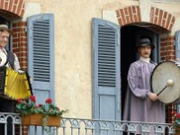 P1060381  sous l'oeil vigilants des musiciens