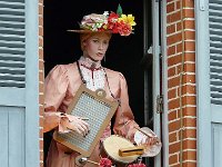 P1160603  elle observe