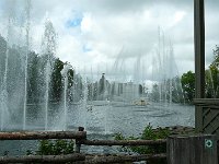 P1160505  de toutes parts jaillissent des trombes d'eaux.