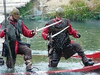 P1160523  Mais rien n'est moins certain car de nouveaux invités sortent de la houle.