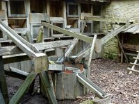 P1060402  l'oeuf arrive au centre de l'édifice