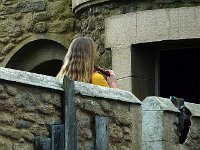 P1160578  Marguerite , une jeune bergère joue de la flûte.