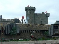 P1160584  les remparts paraissent  tomber