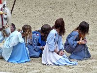 P1060487  On fumait des Gauloises bleues qu'on coupait souvent en deux.  C'est bien le sort qu'il leur est  promises.