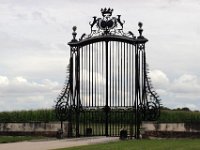 IMG 0400  Le portail d'entrée qui ouvre l'accès au pont-levis.