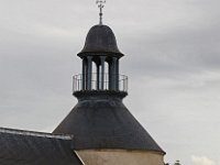 IMG 0419  Il comporte quatre niveaux et un imposant châtelet d'entrée sur le côté est, flanqué de deux tourelles percées de canonnières.