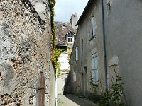 P1160894  Passons par la rue des ribaudes, déserte de nos jours.