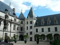 P1170425  Le puits et l'escalier d'honneur.