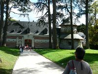 P1170456  En 1877, le couple princier confie à l’architecte de renom, Paul-Ernest Sanson, la réalisation d’écuries qui se doivent d’être les plus somptueuses et les plus modernes d’Europe.