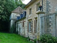 P1160840  Pénétrons dans le château