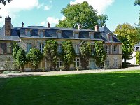 P1160878  derrière le chateau de gauche en entrant