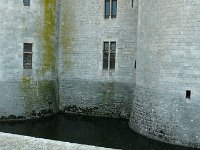 P1180697  Les douves sont pleines.