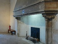 P1180712  La cheminée désservait la cuisine.