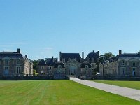 P1170580  En 1987 Jacques Guyot reprend le château. Il l’ouvre alors au public pour financer les importants travaux de rénovation et permettre aux visiteurs de découvrir la vie de château.