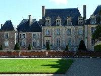 P1170596  En 1575,  La Ferté passe par héritage à la famille de Saint-Nectaire,puis en 1625 à Henri I de la Ferté Sennectère,ensuite Henri II de La Ferté Sennectère.  En 1746  le château est acheté par Woldemar, Comte de Lowendal. Nicolas Bertrand,Julienne d’Argy, comtesse de Talleyrand Périgord suivent. En 1822 , François Victor Masséna, duc de Rivoli, prince d’Essling, fils du célèbre général de Napoléon 1er en prend possession, puis Madame Dessales. La famille O’Gorman rachète le château en 1911 avt de le céder au propri&taire actuel.