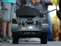 IMG 4509  Nous, nos trophées, nos armures Nos mains en dessous des voitures Et tous ces bars qui nous retardent Elles, belles, elles nous regardent