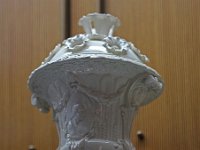 IMG 3288  1900 :L’activité de la Manufacture gravite autour des grandes expositions universelles et internationales comme en 1900, l’exposition universelle à Paris, en 1925 celle des Arts décoratifs et, en 1937, l’exposition internationale des arts et des techniques. Georges Lechevallier-Chevignard, directeur de 1920 à 1938, obtient en 1927 l&#39;autonomie financière pour la Manufacture, tandis que le Musée est rattaché à la conservation du Musée du Louvre, en 1934.