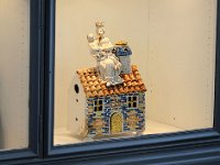 IMG 3302  L’histoire des techniques et des cultures céramiques du XVIIe siècle, montre son développement dans les grands centres économiques, têtes de pont du commerce maritime comme Delft dont le style des faïences imite et s’inspire des importations de porcelaine chinoises.