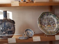 IMG 3306  Le terme générique de céramique désigne l’ensemble des objets fabriqués en terre qui ont subi une transformation physico-chimique irréversible au cours d’une cuisson à température plus ou moins élevée.