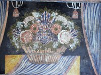 IMG 3320  Faïence stannifère Technique connue des Arabes dès le XIe siècle : l&#39;argile est commune, la pâte poreuse est recouverte d&#39;une glaçure (comme dans le cas de la poterie plombifère) à laquelle on ajoute de l&#39;oxyde d&#39;étain. Cet oxyde a la propriété de rendre la glaçure blanche et opaque. La couleur de la pâte étant dissimulée, les faïences présentent un fond blanc idéal pour recevoir des décors peints, soit au « grand feu », soit au « petit feu ».