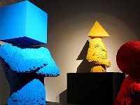 P1190233  Le cube, la boule et la pyramide.