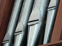 P1180841  Sommier de 54 notes accueille trois jeux anciens complétés et cinq jeux neufs (Nasard, Quinte, Tierce, Plein-Jeu III et Chalumeau)