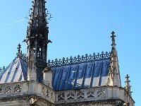 IMG 2054  Intéressons nous maintenant à la chapelle. Les bois sur le toit atteste de la présence de St Hubert.