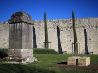IMG 2217  Le château d'Amboise, met en lumière l'épisode de la détention de l'Emir Abd el-Kader et de ses compagnons entre 1848 et 1852 à la faveur de l'un aménagement paysager conçu par Rachid Koraïchi, un jardin de méditation et de contemplation.