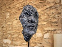 IMG 2295  Ecorché vif : il s’agit de désolidariser la sculpture dans l’esprit d’une reconstitution au travers de l’intensité de son vécu s’offrant aux regards. Non pour décrypter son contenu historique mais pour subjectiver sa charge affective. Montrer les cicatrices de leurs souffrances, les empreintes du labeur de l’homme, de sa violence, de ses amours.