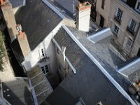 IMG 1957  La cour ensoleillée à midi.