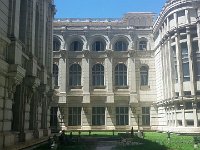 20170606 124449  Après l'année 2000, profitant du début du boom économique en Roumanie, la ville se modernise et se trouve actuellement dans une période de renouveau urbain. Plusieurs développement résidentiels et commerciaux sont en cours, surtout dans les quartiers nord, alors que le centre historique de Bucarest subit actuellement une importante restauration. (ML)