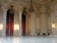 20170606 130146  Bien qu’elle fasse part de l’Union Européenne, la Roumanie n’as pas encore adopté la monnaie unique de l’Union.La salle "UNIRII" (ML)