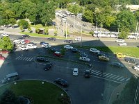 P1200594  Bonjour ! Voilà, nous y sommes . Où ça? Mais vous n'avez pas reconnu ! En roumanie , biensûr. C'est l'ombre portée de l'hôtel Pullman que vous apercevez à terre. Oh la la , vous êtes vraiment étourdis !