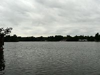 P1200605  Le parc Herasträu constitue un réseau de lacs alimentée par le ruisseau de la  Colentina.