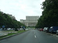 P1200622  Cette structure monumentale déconcertante est le second plus grand édifice administratif du monde, après le Pentagone