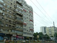 P1200646  En France , les boutiques sous les barres ont disparues