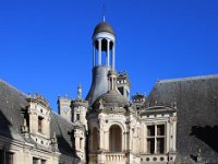 p10  Chaque coin à son escalier extérieur identique.