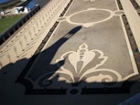 p16  Hors norme et fântomatique , il faut penser que François 1er n'allait pas plus de deux jours par an dans son pavillon de chasse.On y vient peu, on y chasse, on n’y reste guère.