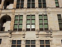 p20  La lumière de février se reflète dans les petits carreaux de lumière.