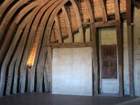 p33  Véritable coque de bâteau renversée.