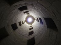 p6  L'oeil est au centre du château.